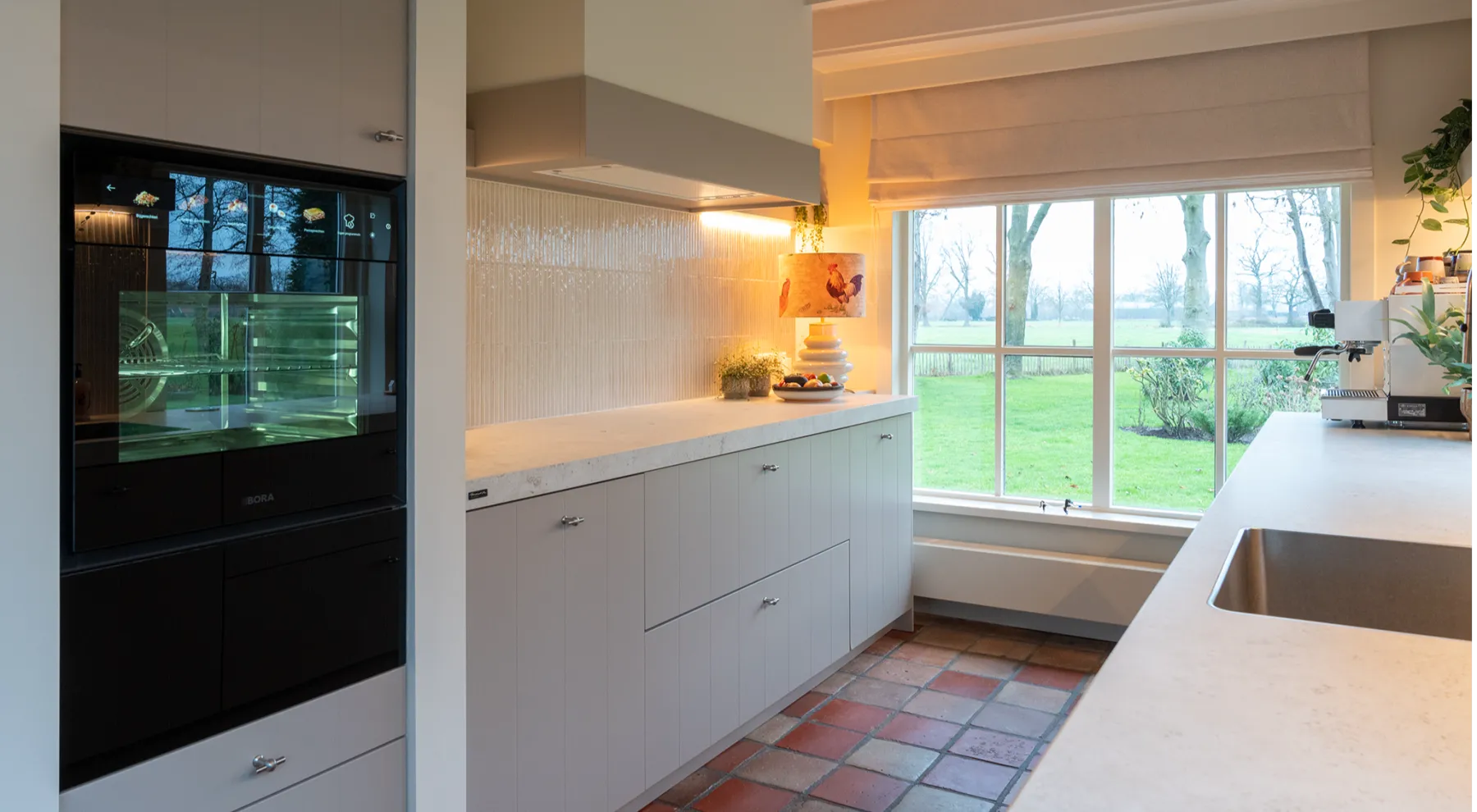 Modern landelijke keuken in sfeervolle woonboerderij